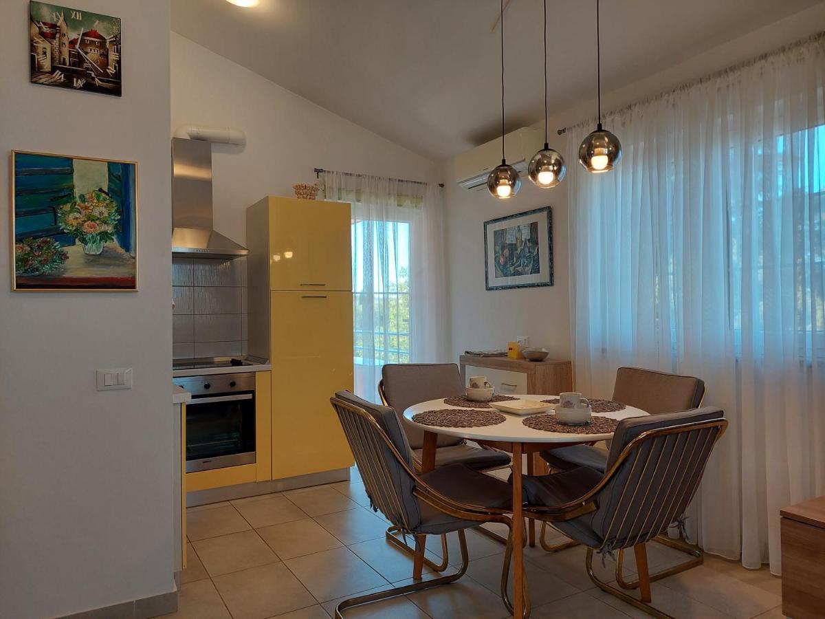Appartamento Lana Fažana Esterno foto